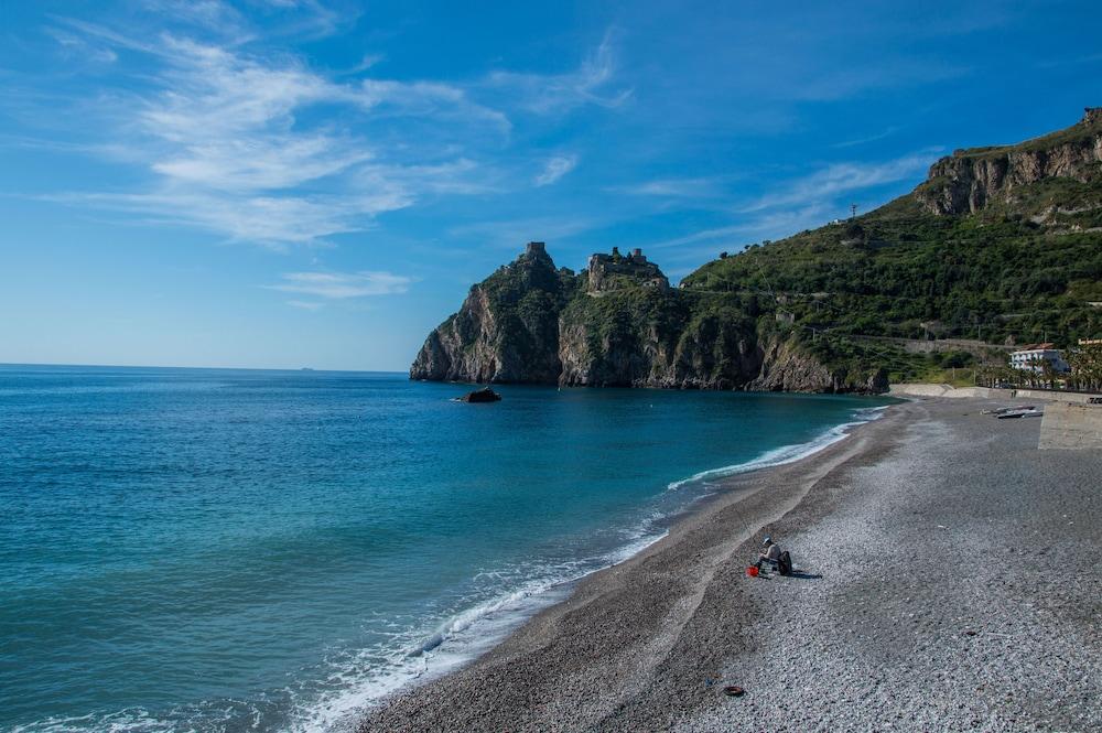 Hotel Donna Rosa SantʼAlessio Siculo المظهر الخارجي الصورة