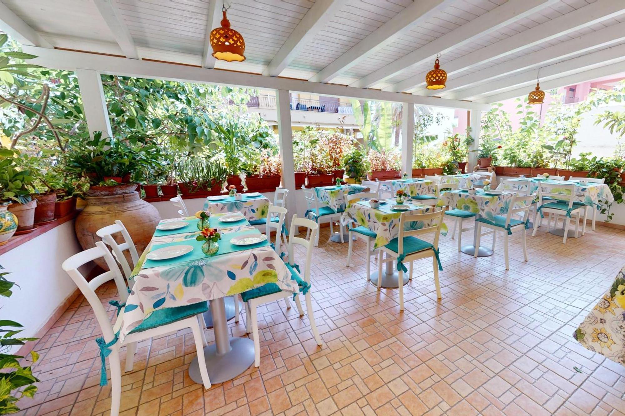 Hotel Donna Rosa SantʼAlessio Siculo المظهر الخارجي الصورة