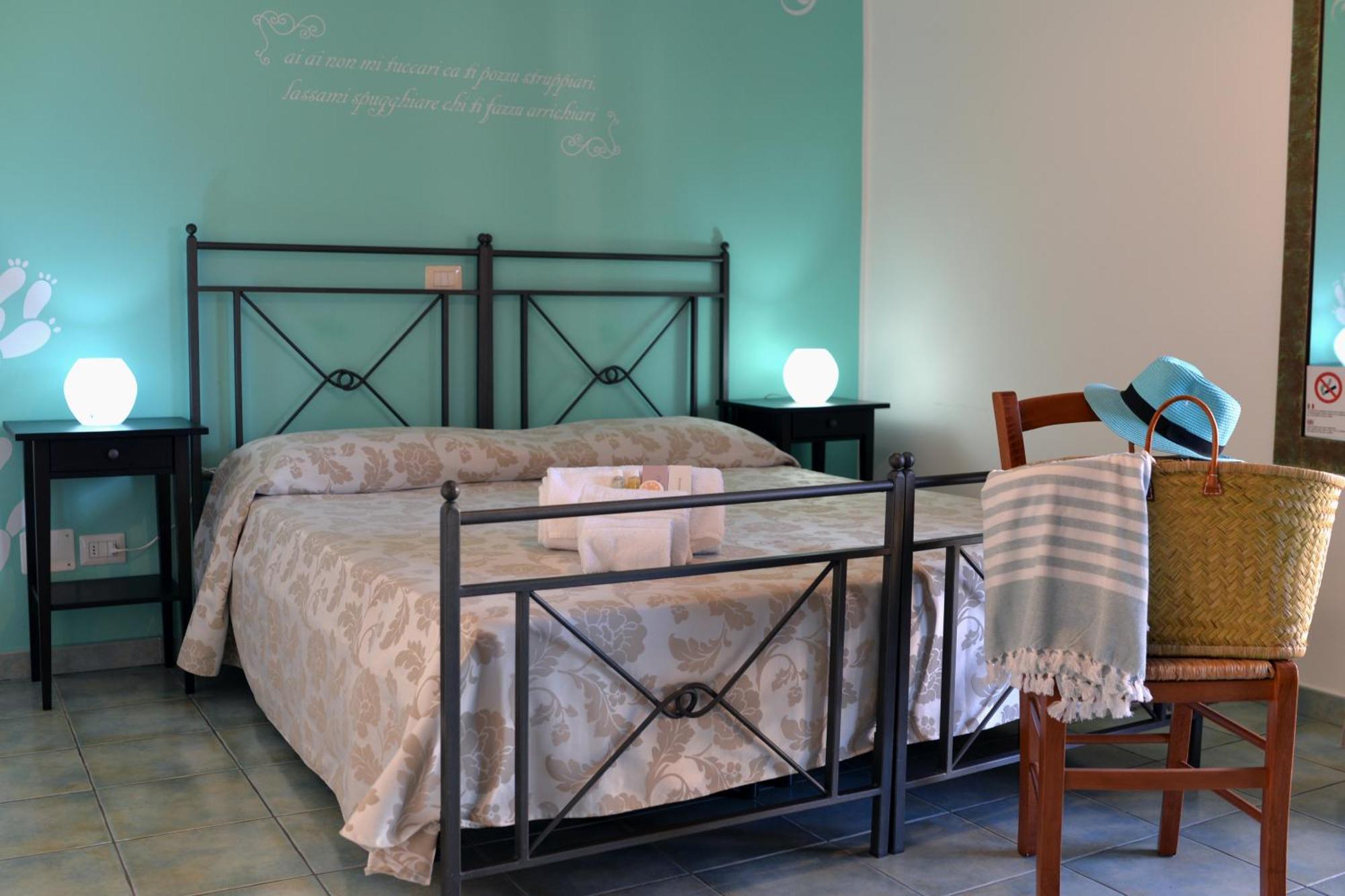 Hotel Donna Rosa SantʼAlessio Siculo المظهر الخارجي الصورة