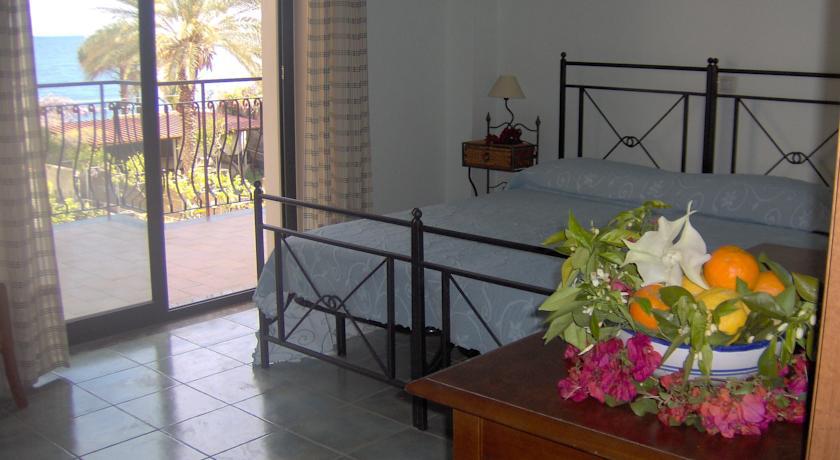 Hotel Donna Rosa SantʼAlessio Siculo المظهر الخارجي الصورة